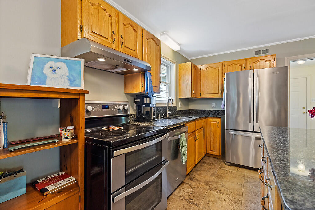 25 Powell Road Cumberland, ME 04110 - Photo 5 of 71 36_BP5A0108_DxO_mls