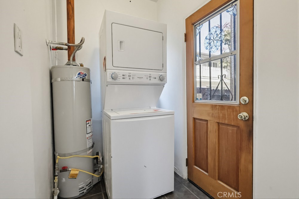 1527 East 3rd Street, Unit 1531 Long Beach, CA 90802 - Photo 15 of 38 a utility room with dryer and washer