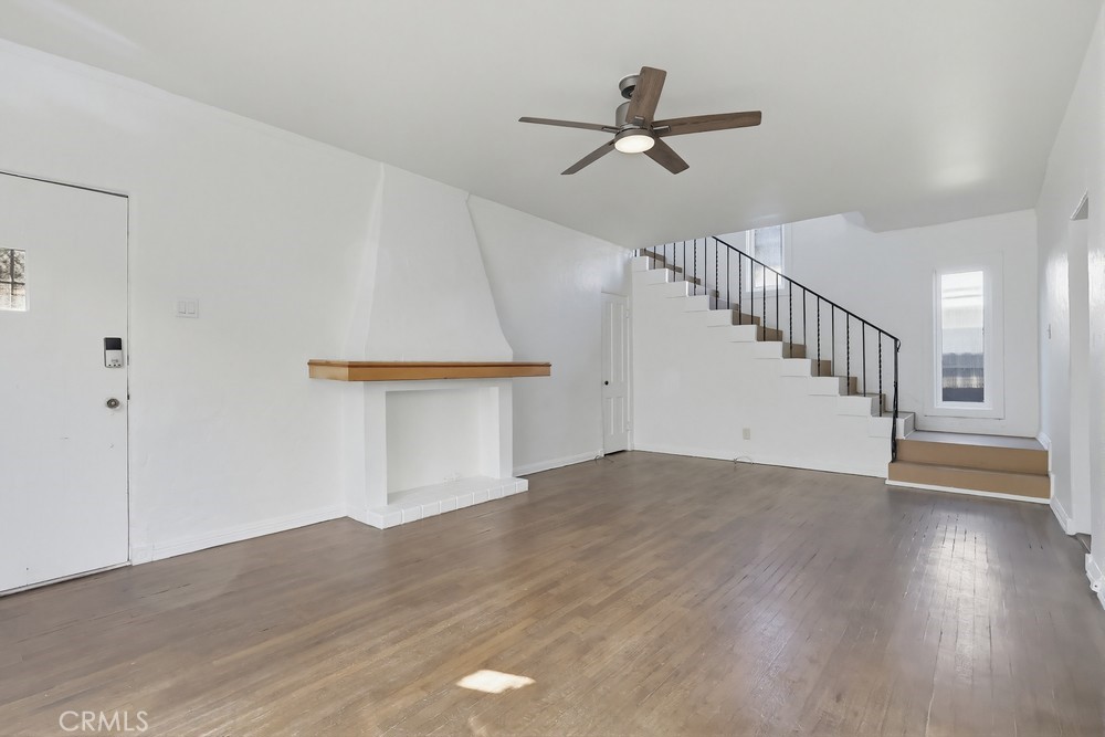 1527 East 3rd Street, Unit 1531 Long Beach, CA 90802 - Photo 4 of 38 a view of an entryway with wooden floor