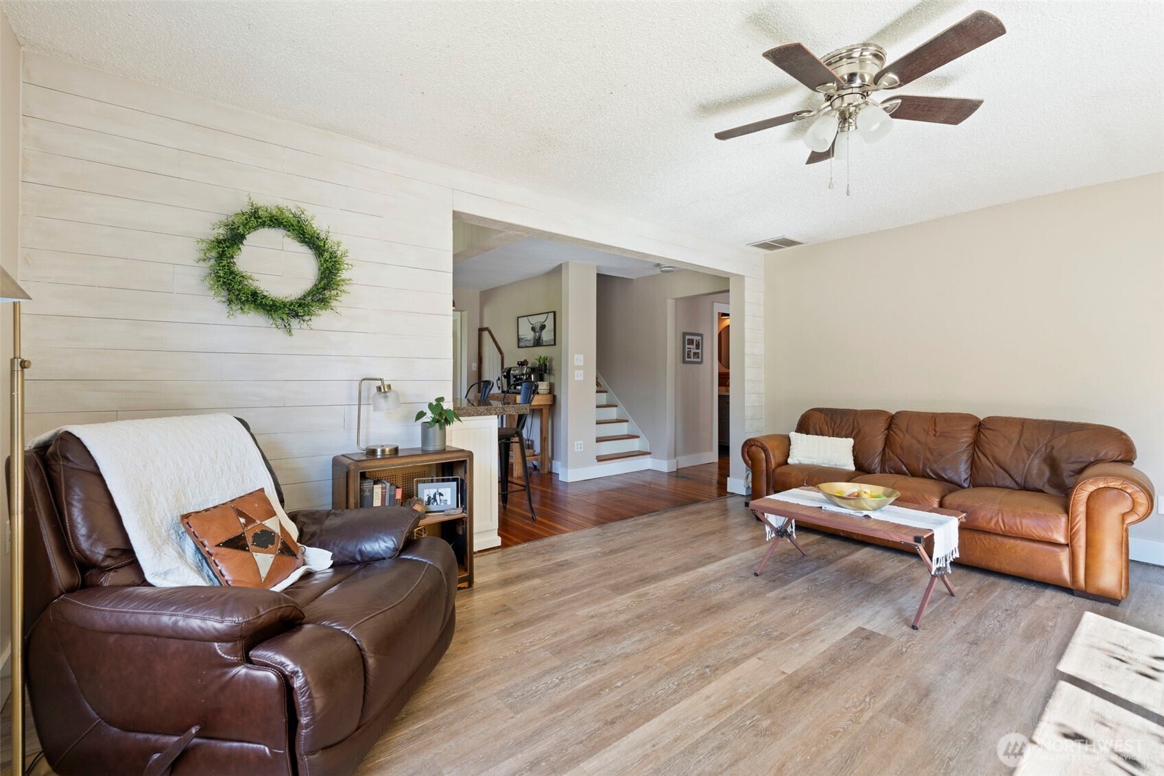 2118 Gallagher Road Centralia, WA 98531 - Photo 16 of 40 a living room with furniture