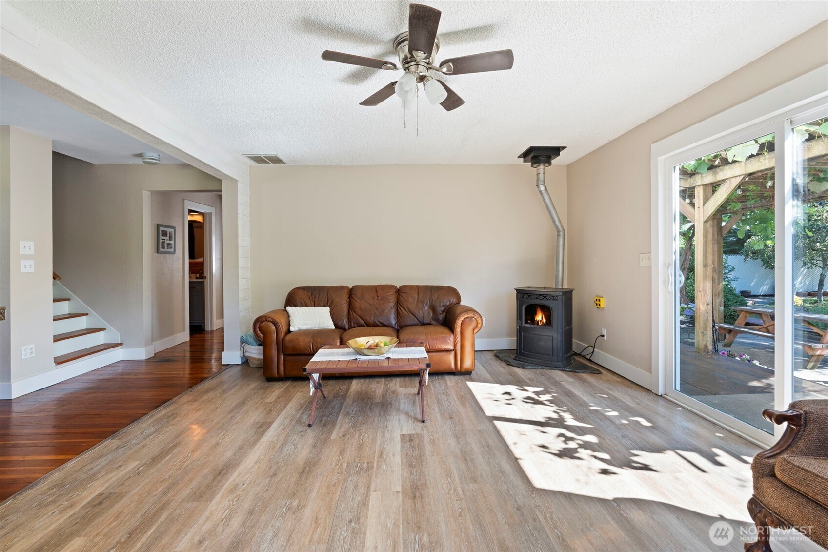 2118 Gallagher Road Centralia, WA 98531 - Photo 17 of 40 a living room with furniture and a rug
