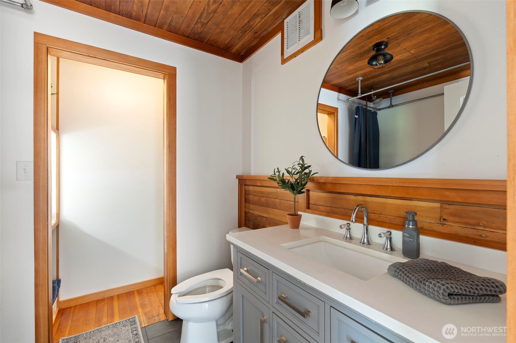 2118 Gallagher Road Centralia, WA 98531 - Photo 20 of 40 a bathroom with a toilet sink vanity and mirror