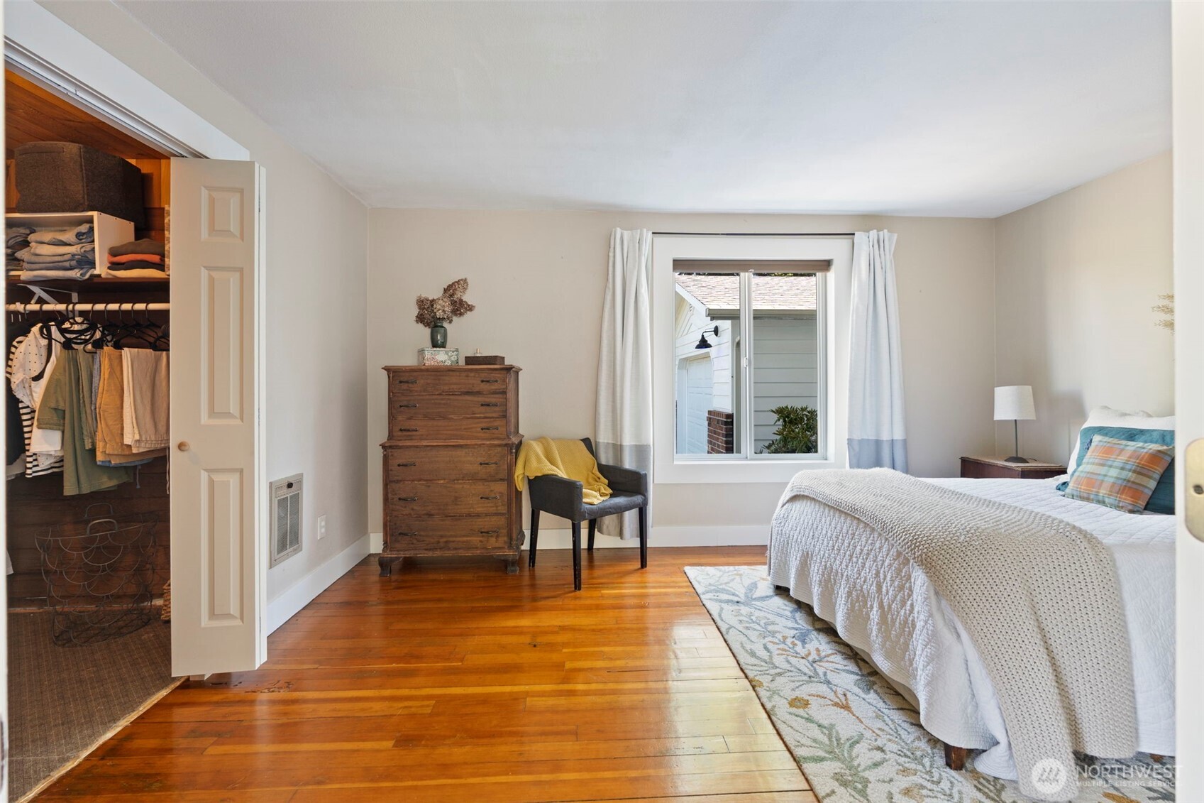 2118 Gallagher Road Centralia, WA 98531 - Photo 2 of 40 a bedroom with a bed and a table in it