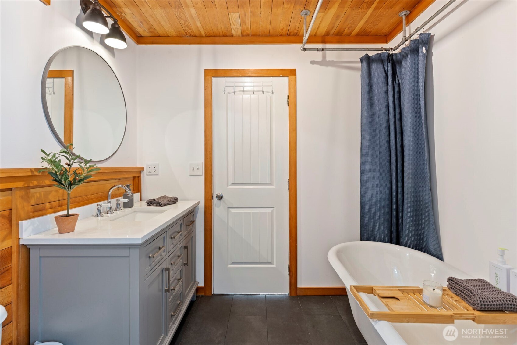 2118 Gallagher Road Centralia, WA 98531 - Photo 22 of 40 a bathroom with a sink and a mirror