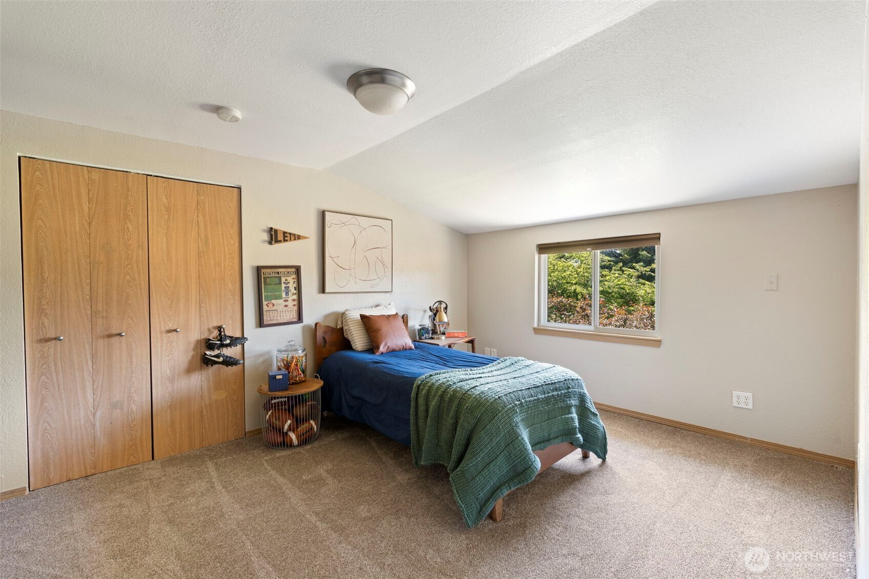 2118 Gallagher Road Centralia, WA 98531 - Photo 26 of 40 a bedroom with a bed and a window