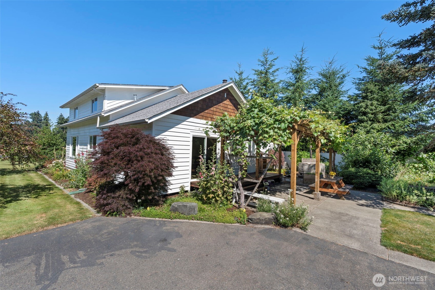 2118 Gallagher Road Centralia, WA 98531 - Photo 33 of 40 front view of house with a street