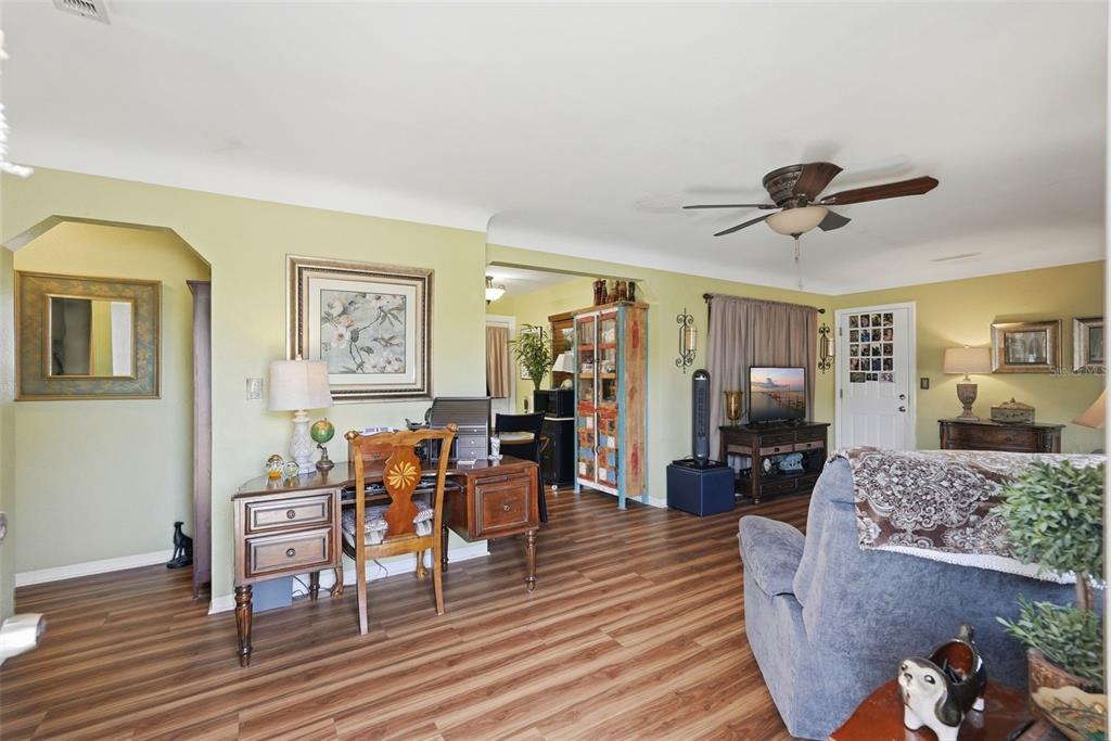 4570 Haines Road North St. Petersburg, FL 33714 - Photo 4 of 29