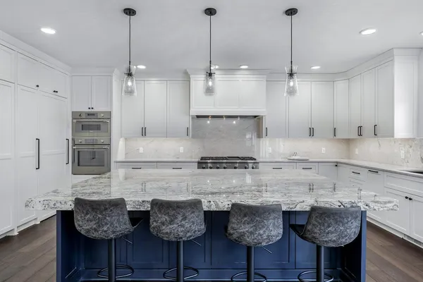 $1,595,000 | 925 Minnesota Lane North, Plymouth, MN 55447
