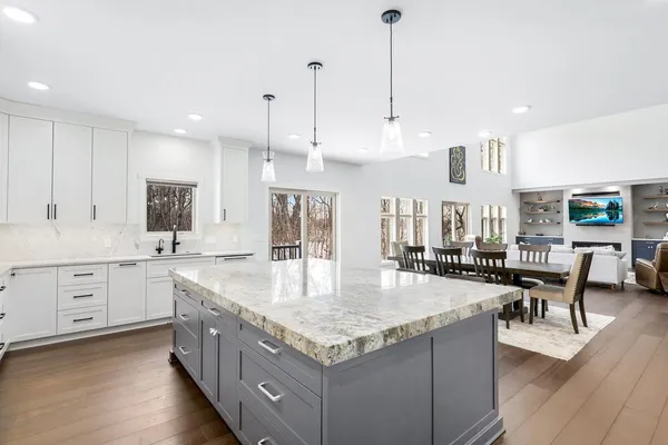 $1,595,000 | 925 Minnesota Lane North, Plymouth, MN 55447