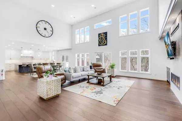 $1,595,000 | 925 Minnesota Lane North, Plymouth, MN 55447