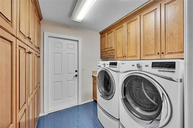 $565,000 | 1569 Waterford Drive, Venice, FL 34292