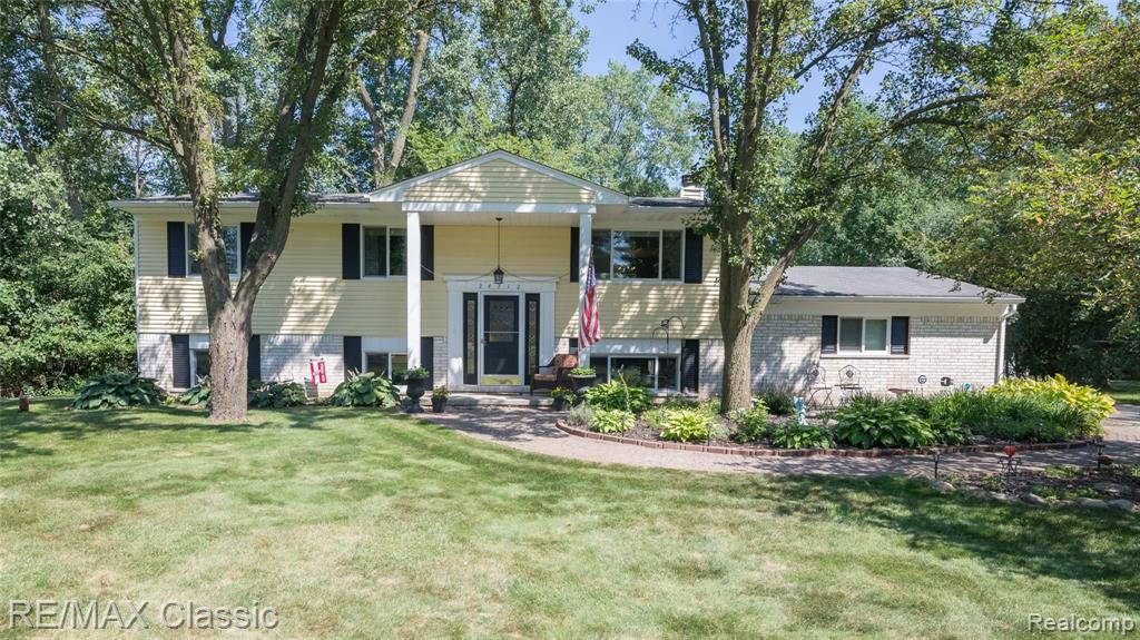 24712 Springbrook Drive Farmington, MI 48336 - Photo 1 of 46