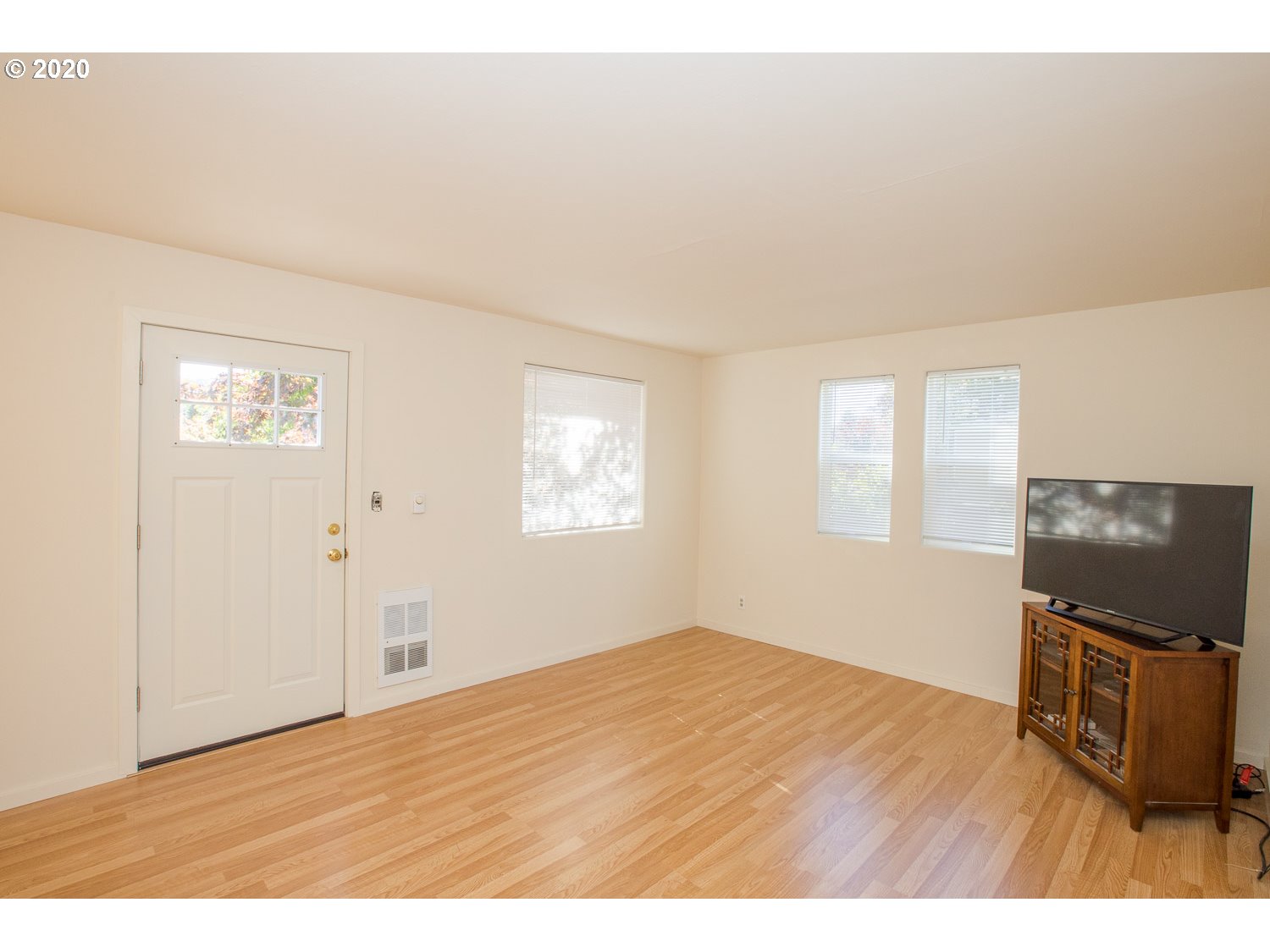 1716 E Street Springfield, OR 97477 - Photo 6 of 22
