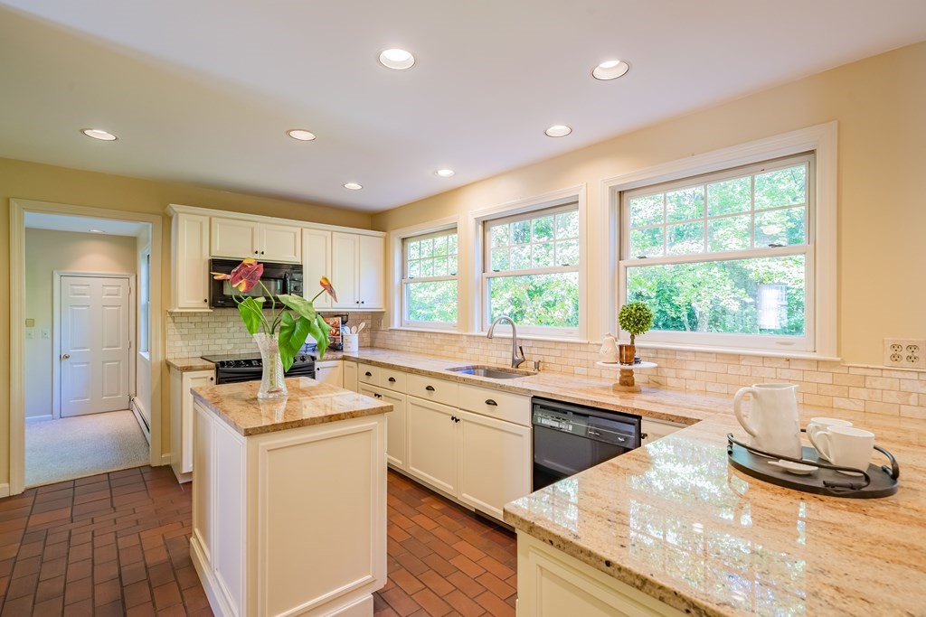 9 Solomon Pierce Road Lexington, MA 02420 - Photo 12 of 42 Gallery Image 12