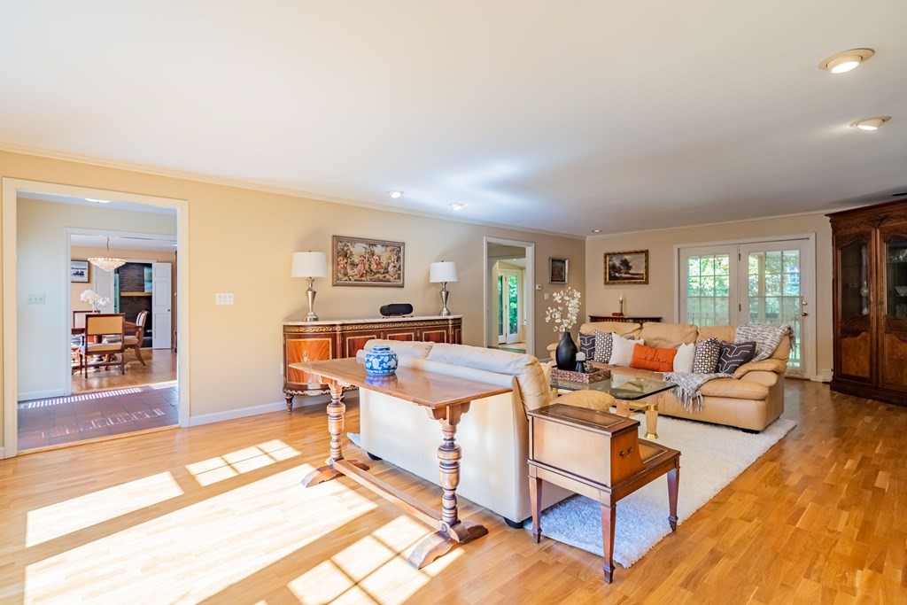 9 Solomon Pierce Road Lexington, MA 02420 - Photo 4 of 42 Gallery Image 4