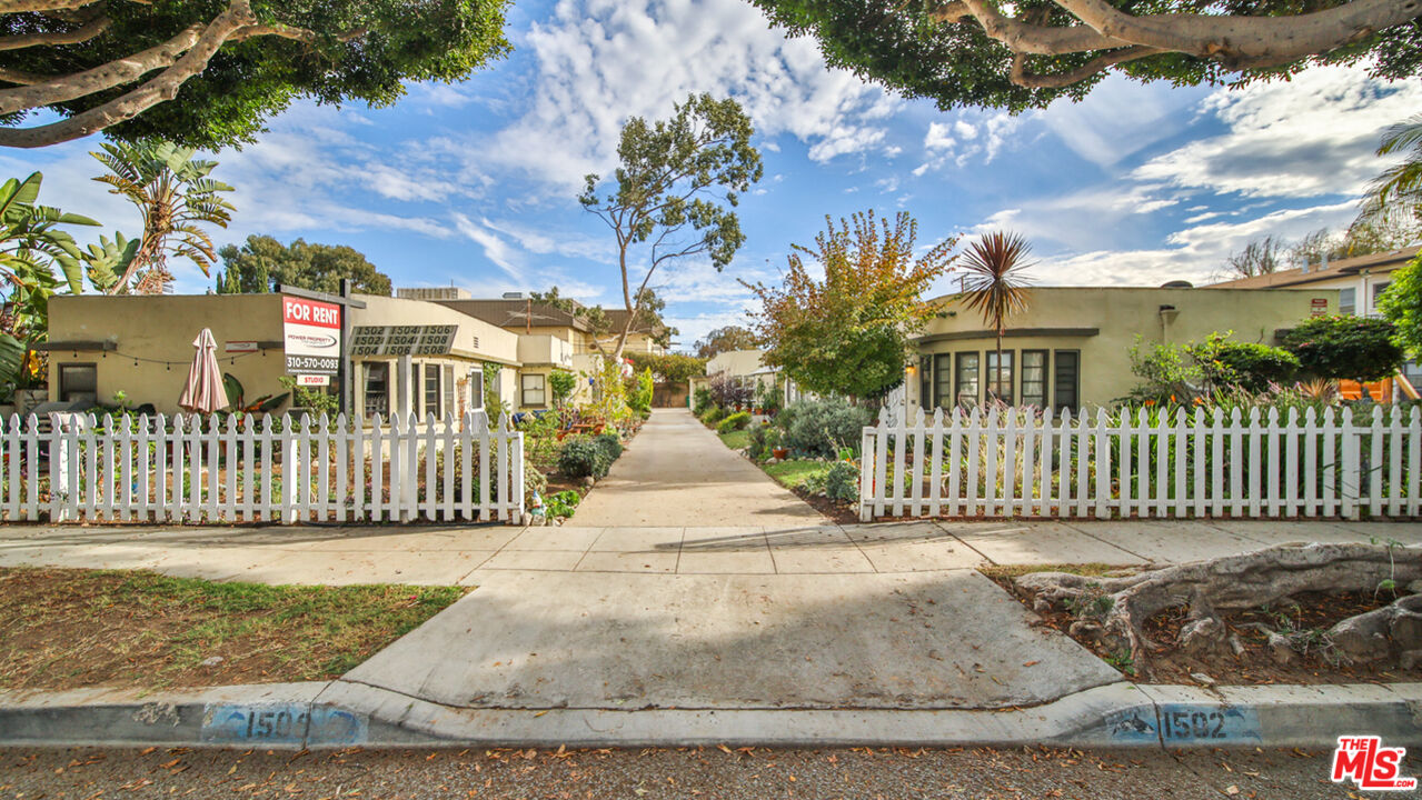 1502 Maple Street Santa Monica, CA 90405 - Photo 12 of 16 front view of a house