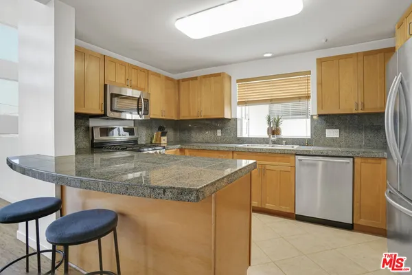 $8,900 | 120 Fleet Street, Unit A, Marina del Rey, CA 90292