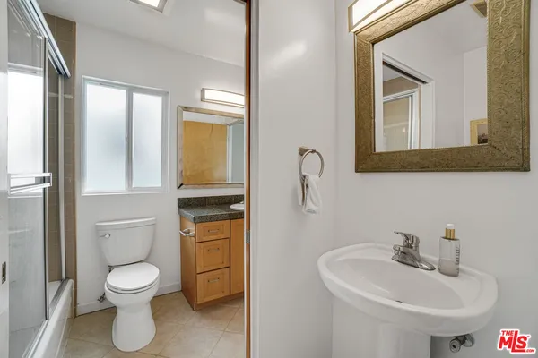 $8,900 | 120 Fleet Street, Unit A, Marina del Rey, CA 90292