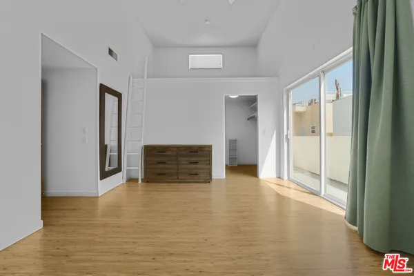 $8,900 | 120 Fleet Street, Unit A, Marina del Rey, CA 90292