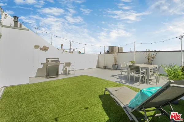 $8,900 | 120 Fleet Street, Unit A, Marina del Rey, CA 90292