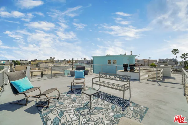 $8,900 | 120 Fleet Street, Unit A, Marina del Rey, CA 90292