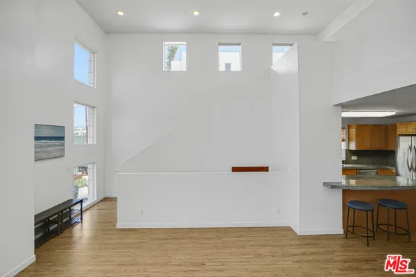 $8,900 | 120 Fleet Street, Unit A, Marina del Rey, CA 90292