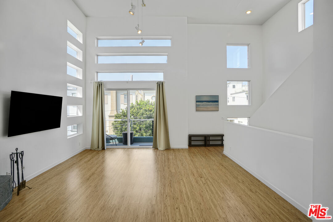 120 Fleet Street, Unit A Marina del Rey, CA 90292 - Photo 4 of 28