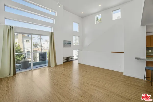 $8,900 | 120 Fleet Street, Unit A, Marina del Rey, CA 90292