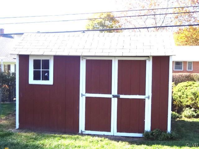 2959 Avon Road Bethlehem, PA 18017 - Photo 5 of 36 Gallery Image 5