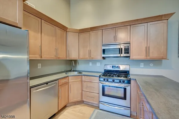 $2,750 | 268 Kempsey Drive, North Brunswick, NJ 08902