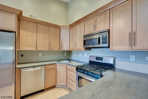 $2,750 | 268 Kempsey Drive, North Brunswick, NJ 08902