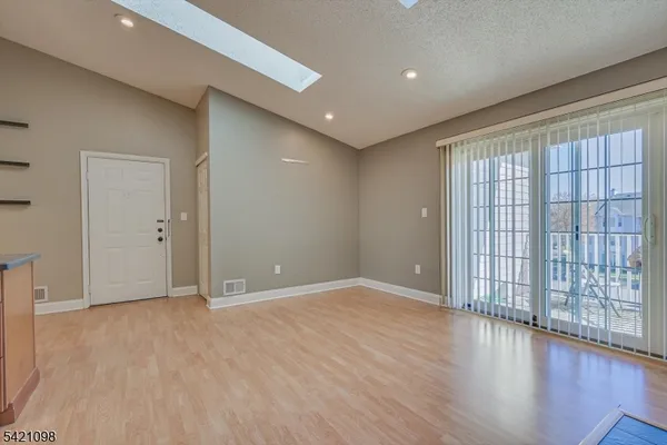 $2,750 | 268 Kempsey Drive, North Brunswick, NJ 08902