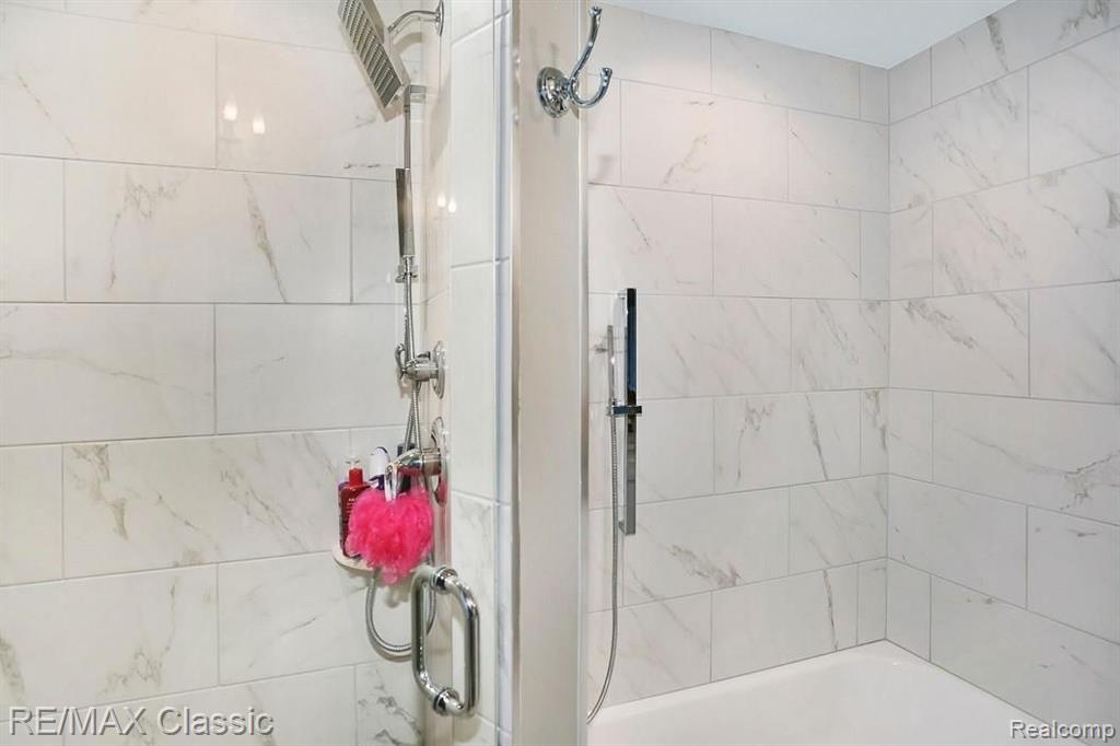 36150 Paddleford Road Farmington Hills, MI 48331 - Photo 16 of 34