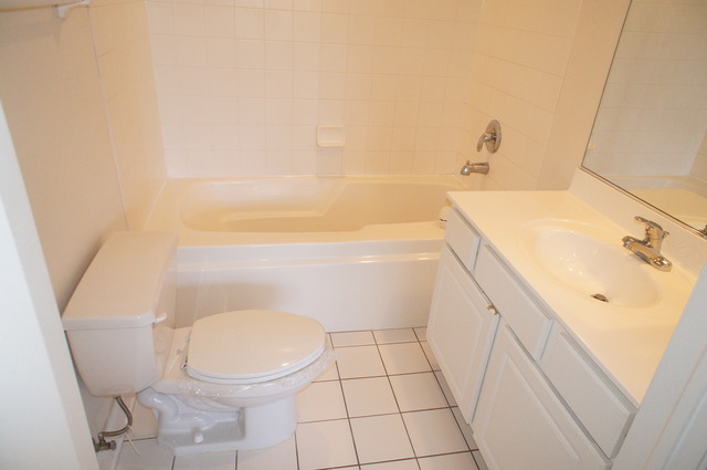23 Foxcroft Road, Unit 207 Naperville, IL 60565 - Photo 10 of 13