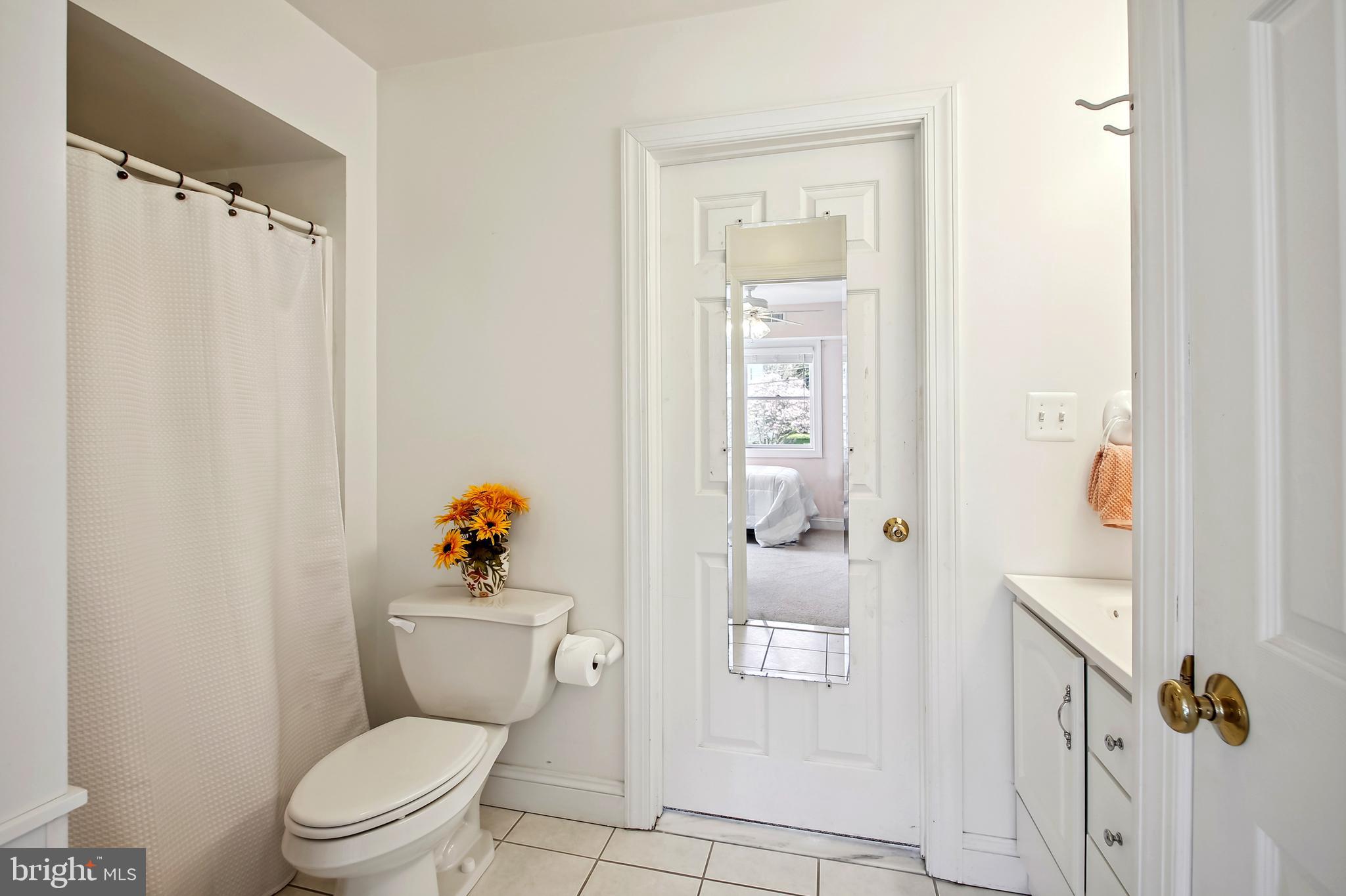 3714 Bay Drive Edgewater, MD 21037 - Photo 22 of 57 3rd Floor - Full Bathroom