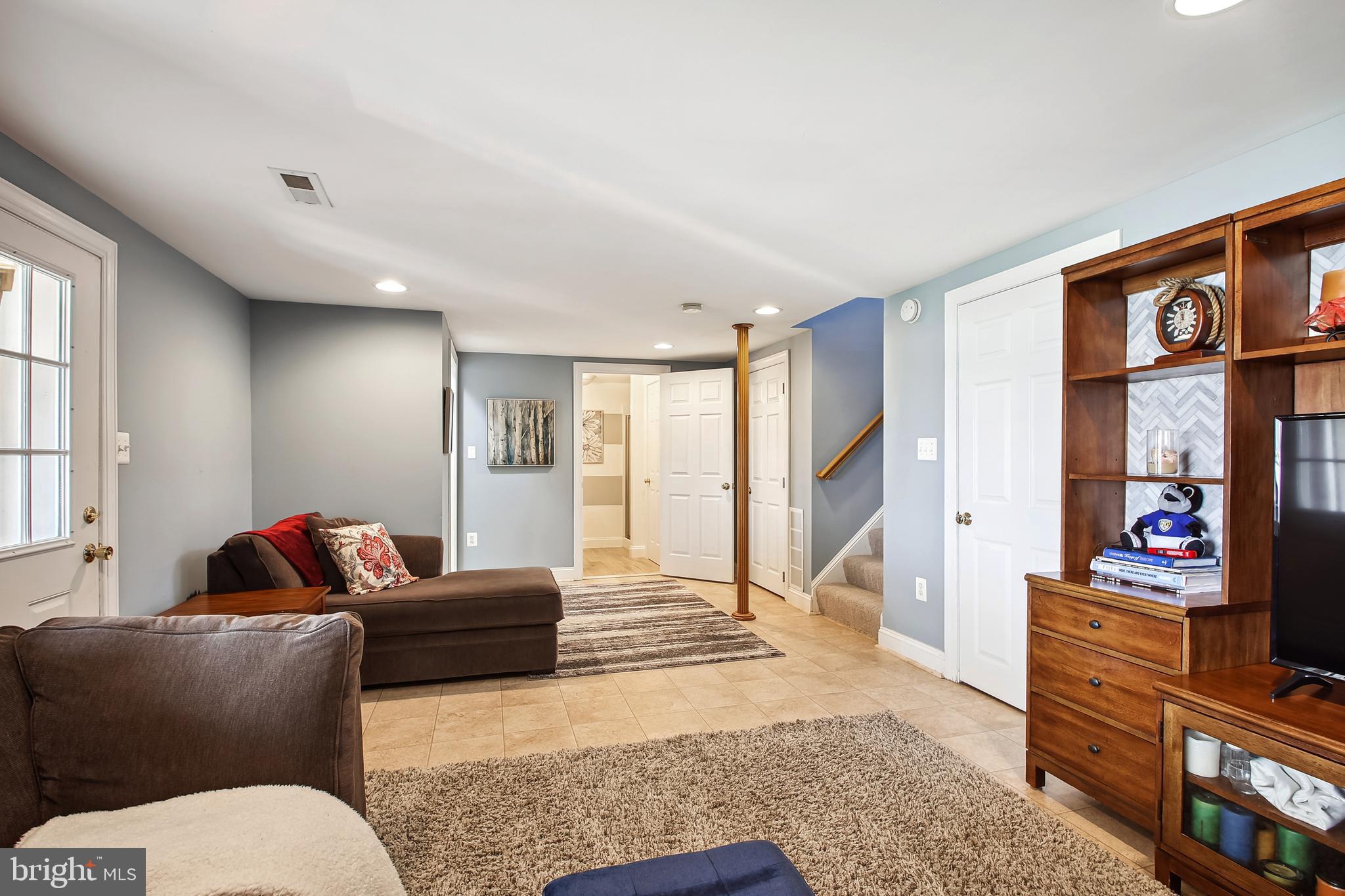 3714 Bay Drive Edgewater, MD 21037 - Photo 25 of 57 First Floor Living Room