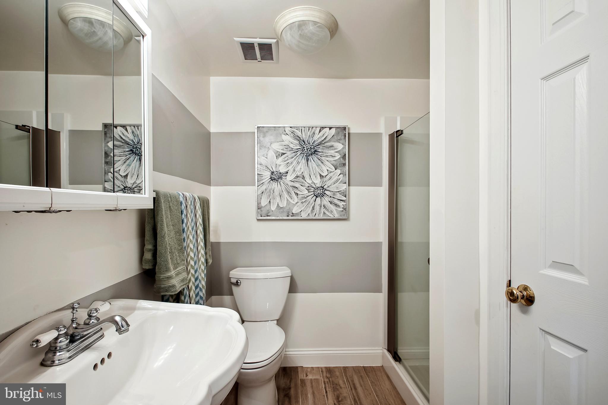 3714 Bay Drive Edgewater, MD 21037 - Photo 27 of 57 First Floor - Full Bathroom