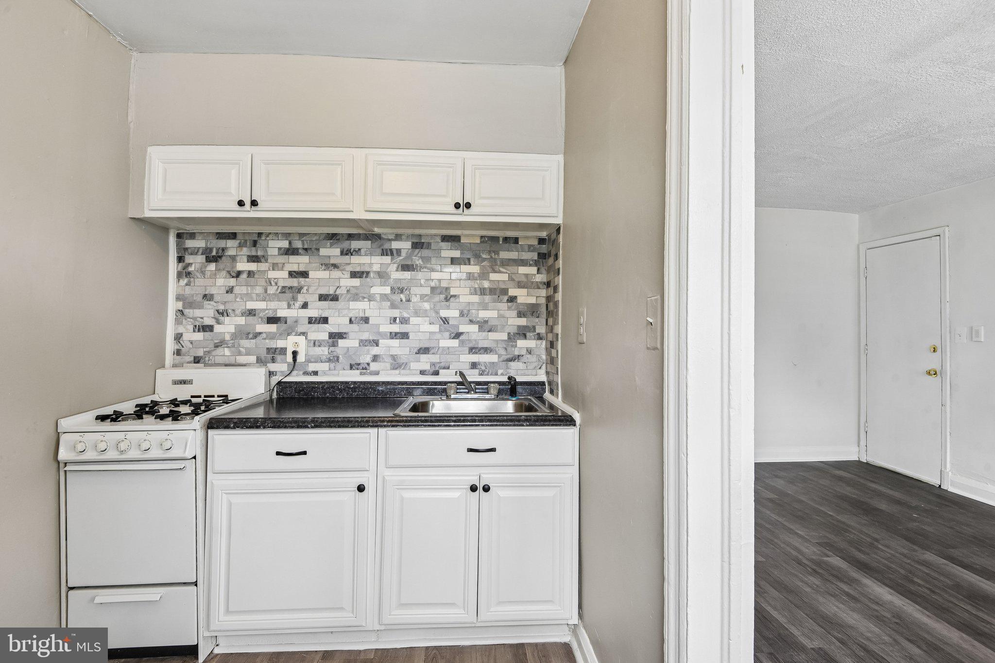 3312 Dorithan Road Baltimore, MD 21215 - Photo 3 of 20