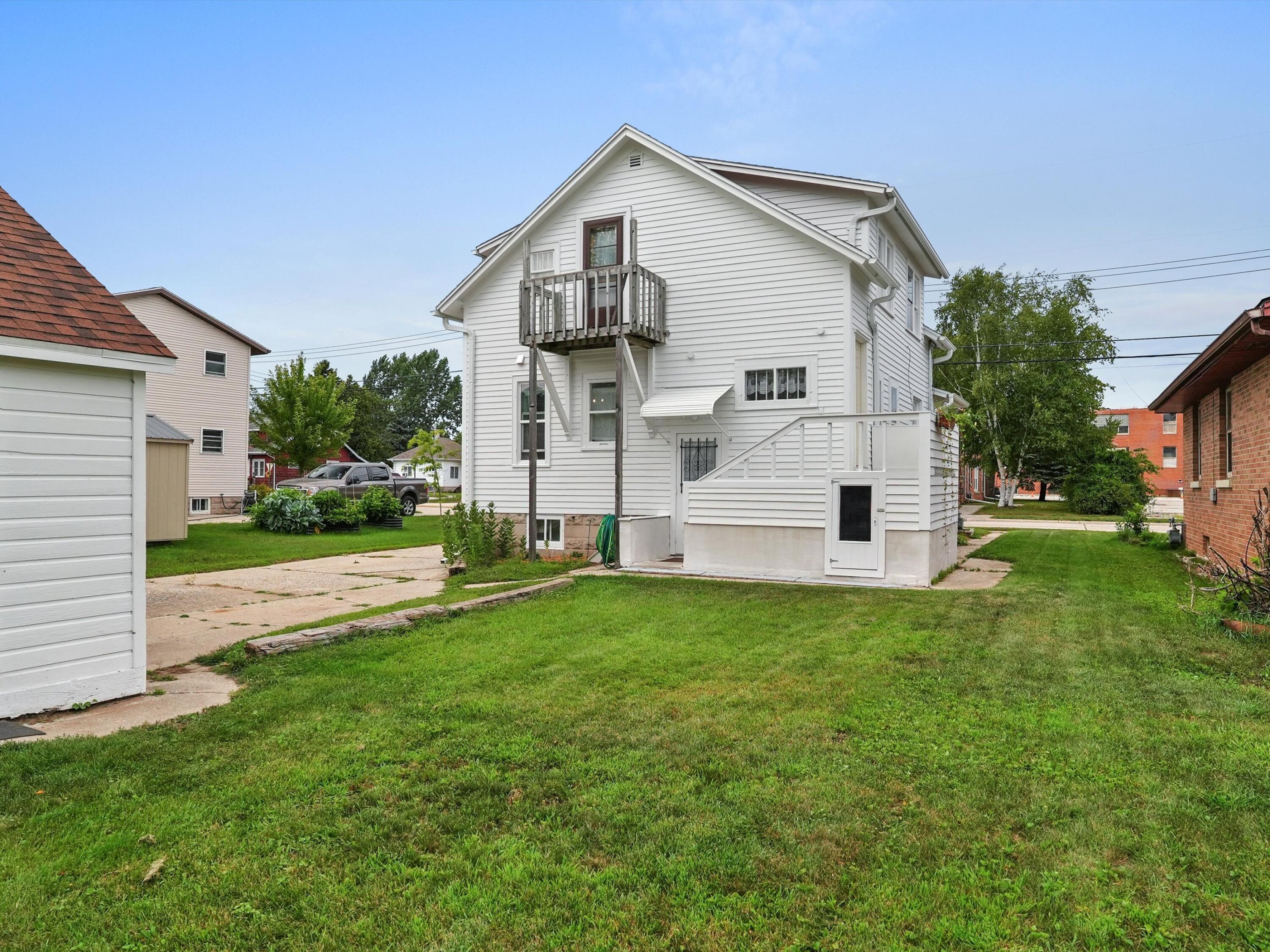 2215 11th Street Two Rivers, WI 54241 - Photo 23 of 27 25-DSC07240