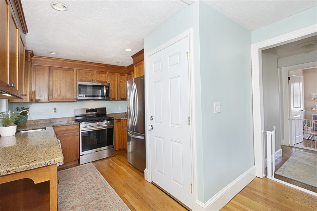28 Button Street Worcester, MA 01606 - Photo 8 of 31 Gallery Image 8