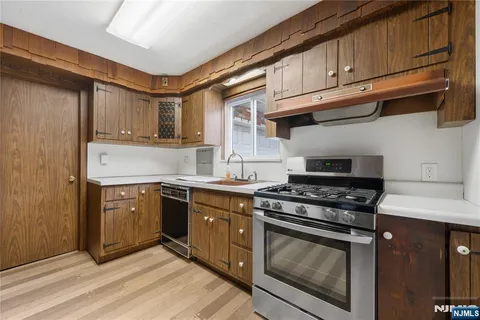 $619,900 | 498 Riverside Terrace, Rutherford, NJ 07070