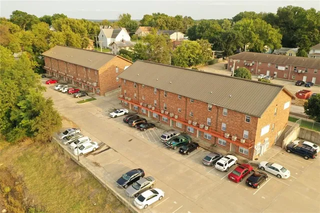 $7,250,000 | 109 Commercial Street, Warrensburg, MO 64093