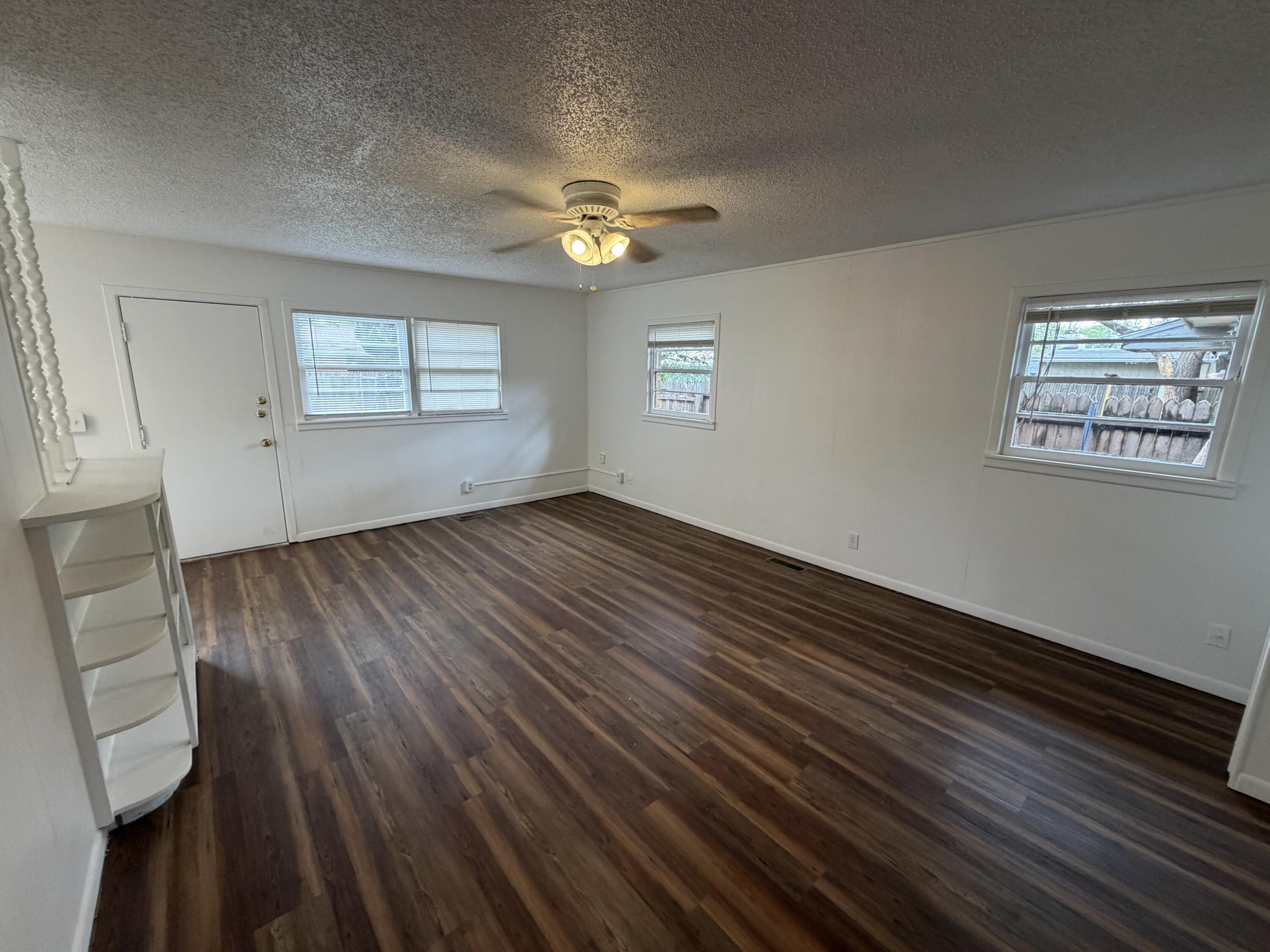1336 60th Street Lubbock, TX 79412 - Photo 9 of 23 IMG_5068