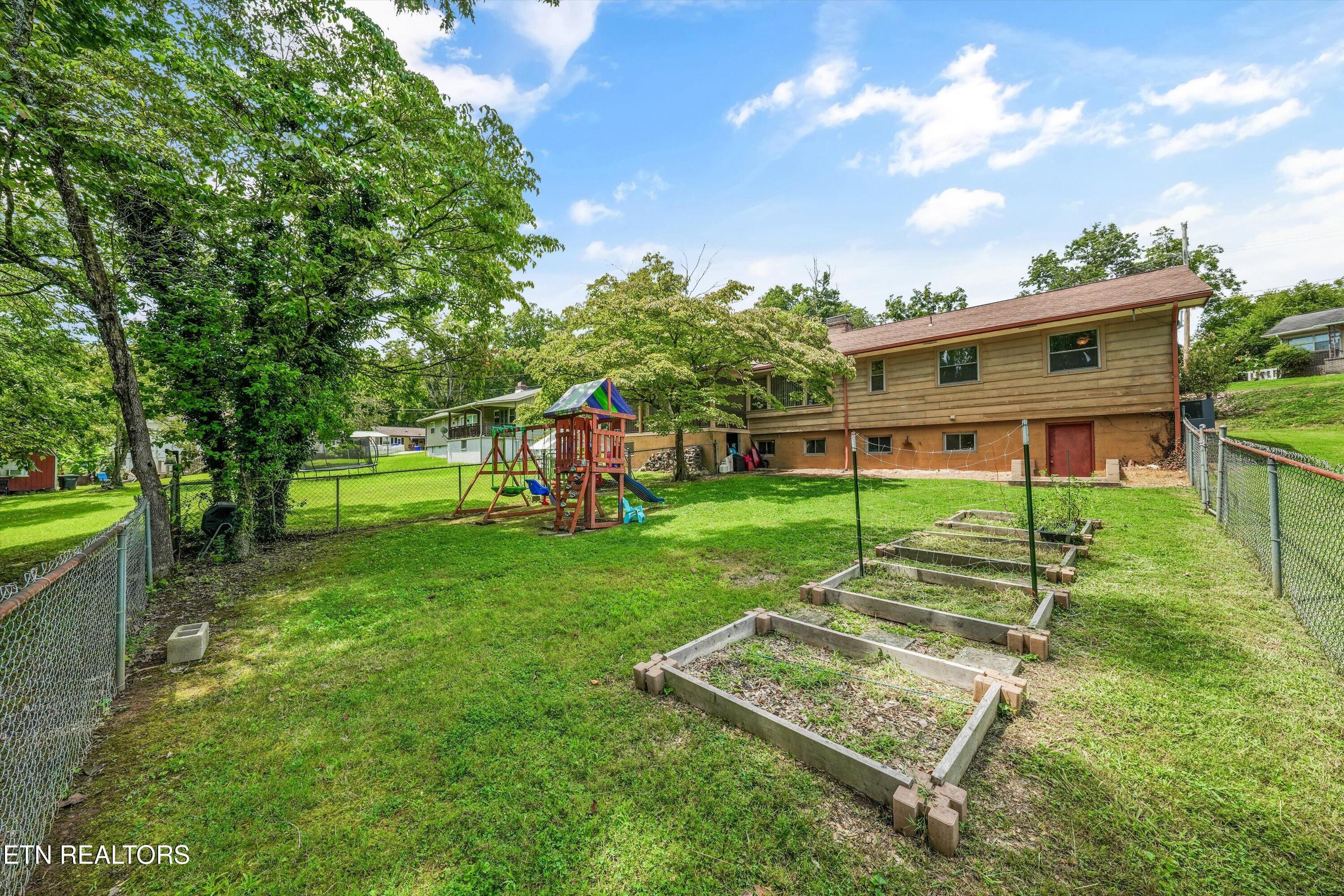 109 Cahill Lane Oak Ridge, TN 37830 - Photo 35 of 38 35-109 Cahill Ln 33