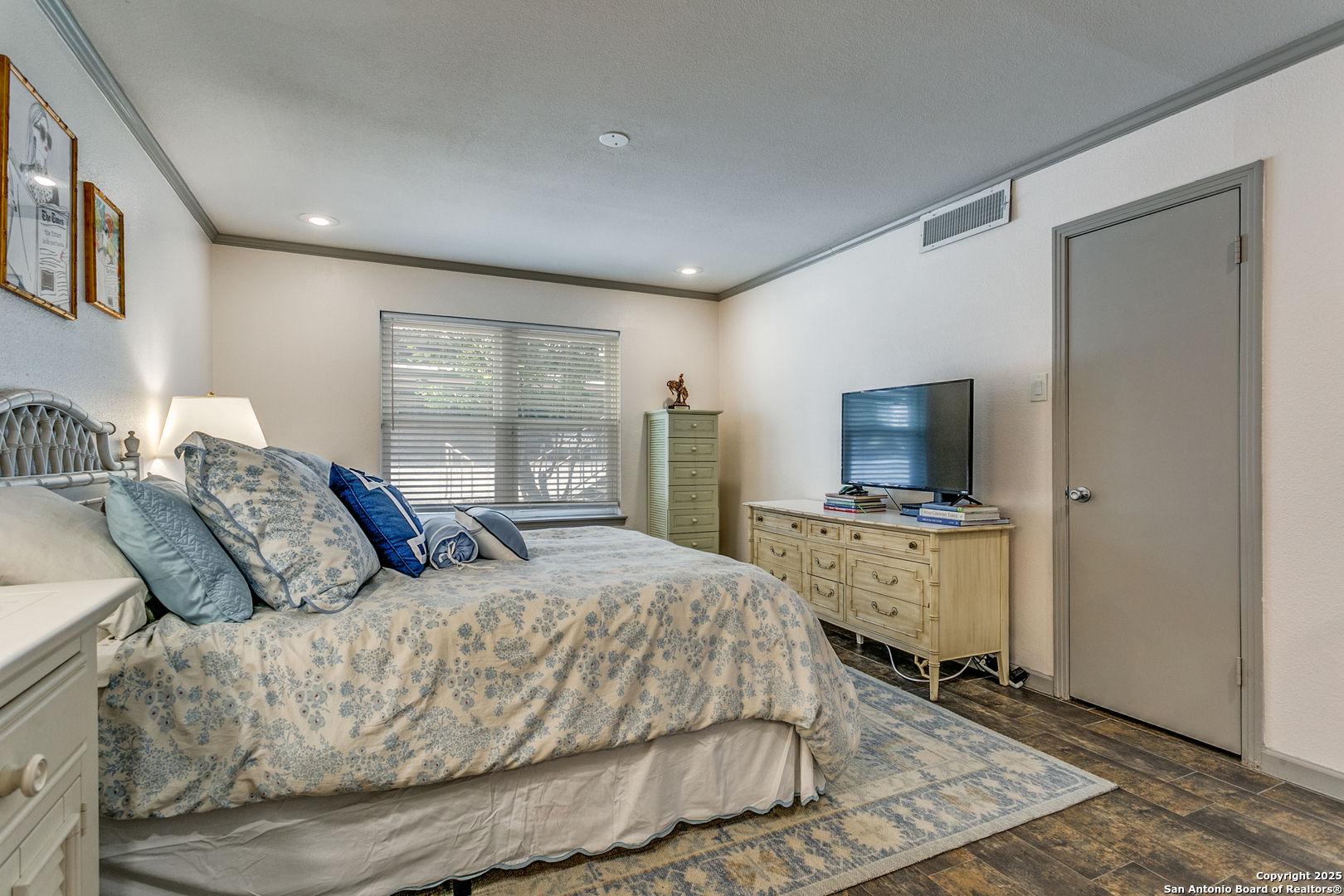 109 Ruelle Lane, Unit 109A San Antonio, TX 78209 - Photo 16 of 23 a bedroom with a bed and a flat screen tv