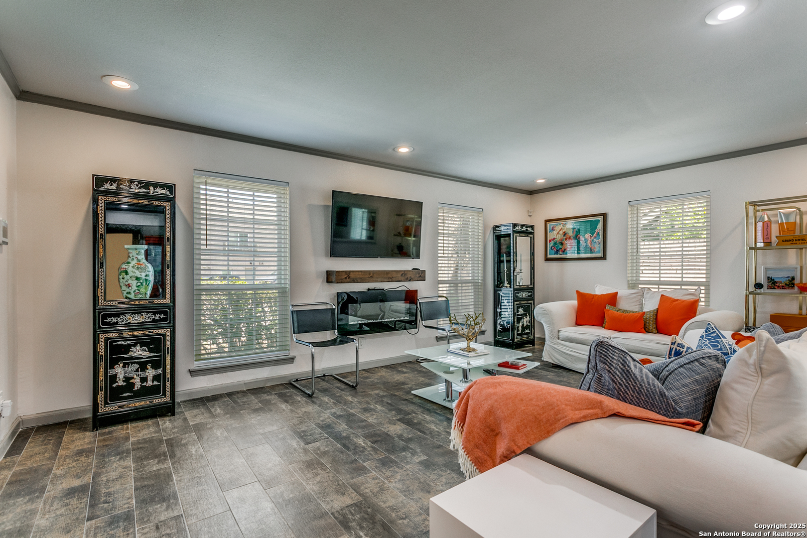 109 Ruelle Lane, Unit 109A San Antonio, TX 78209 - Photo 4 of 23 a living room with furniture and a flat screen tv