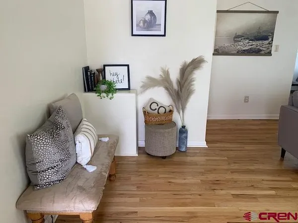 a view of entryway with furniture