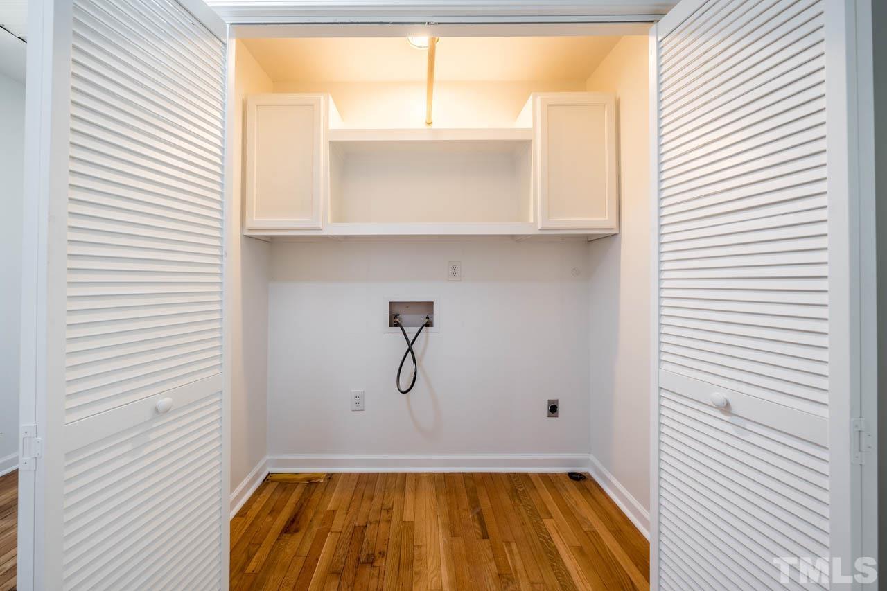 8 Holmes Circle Durham, NC 27713 - Photo 10 of 20 a bathroom with a bathtub and a window