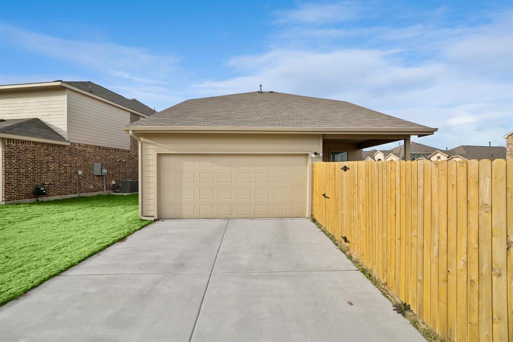 10040 Thornapple Road Fort Worth, TX 76179 - Photo 20 of 24 a backyard of a house