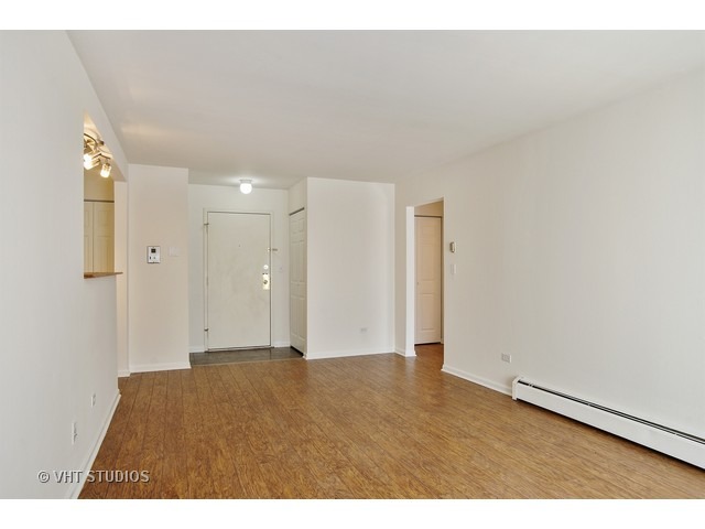 924 Ridge Square, Unit 309 Elk Grove Village, IL 60007 - Photo 2 of 12